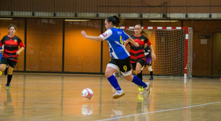 El femení A segueix trepitjant els talons al líder